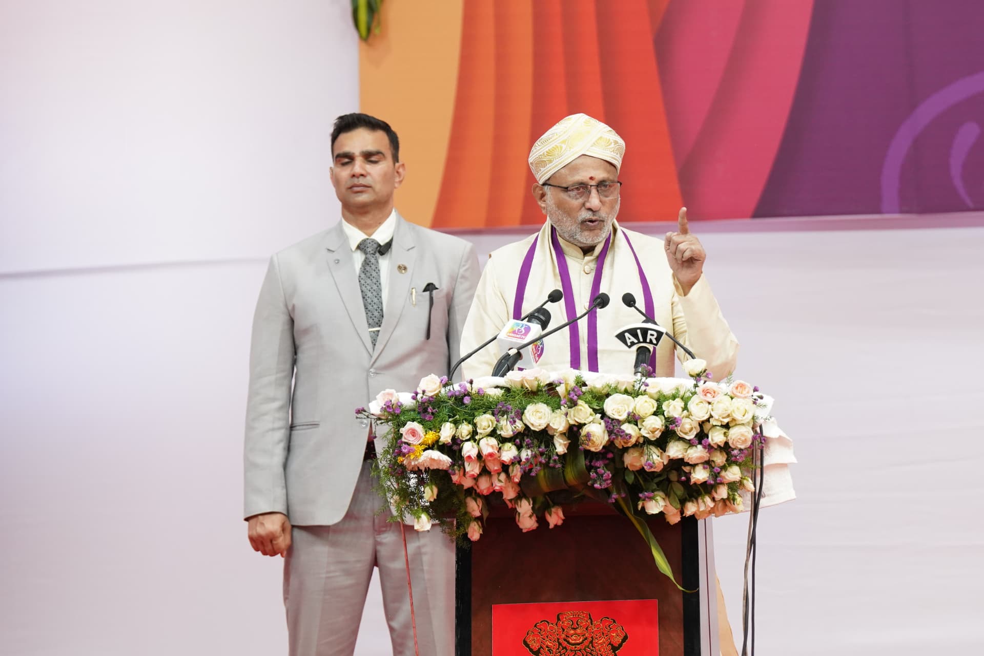 The Vice President delivers the convocation address