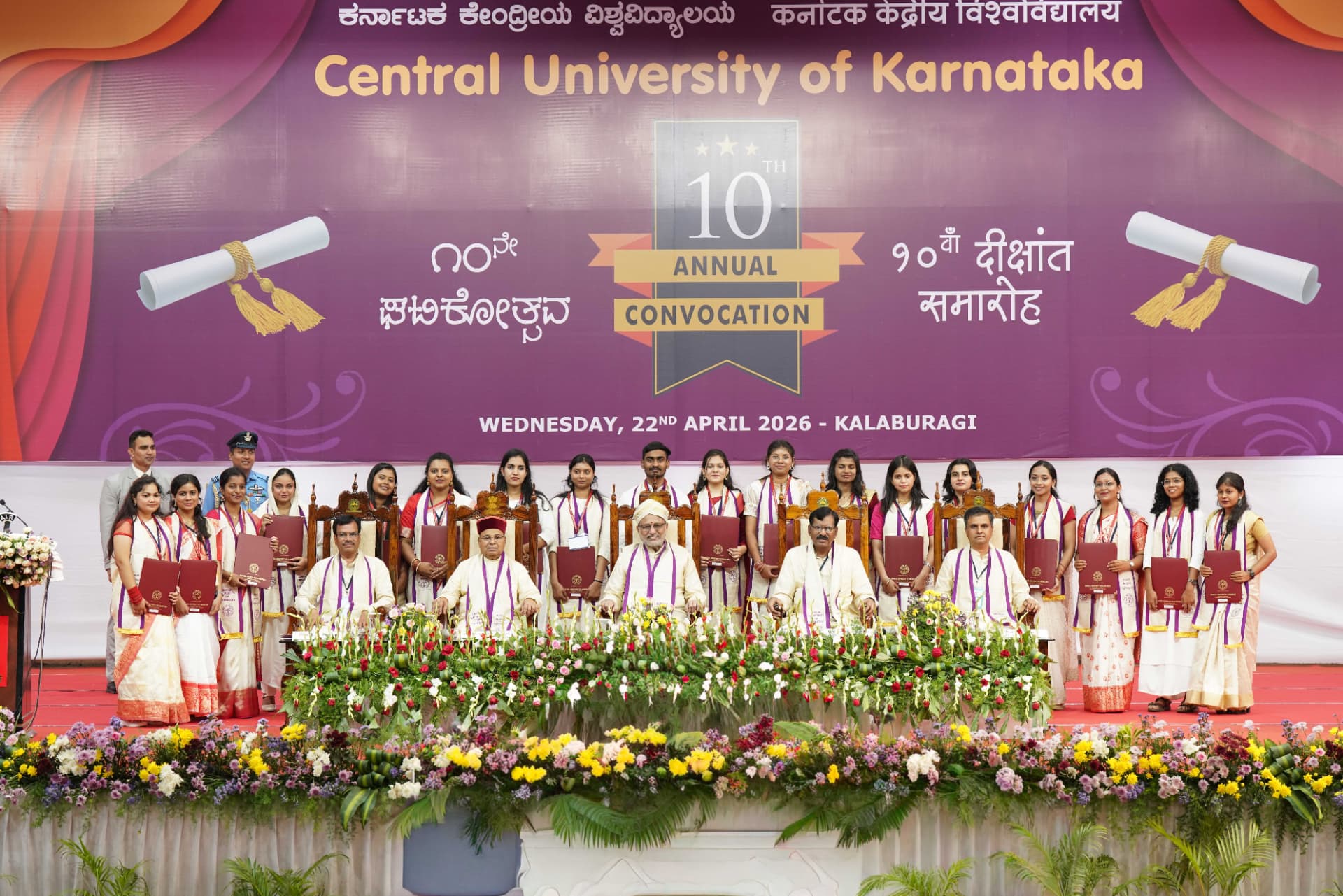 Gold medallists with the chief guest